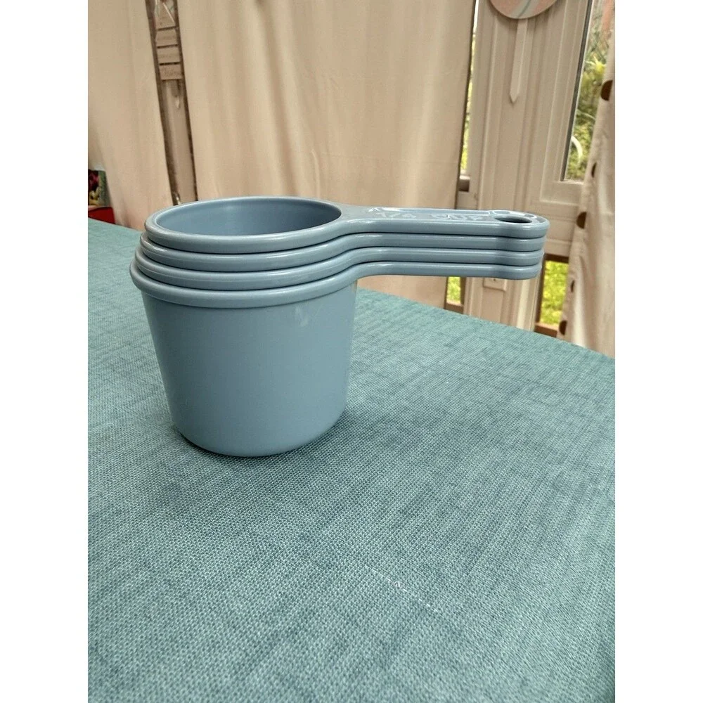 4 Vintage Rubbermaid Blue Plastic Measuring Cups 1 Cup - 1/2 - 1/3 - 1/4 EUC